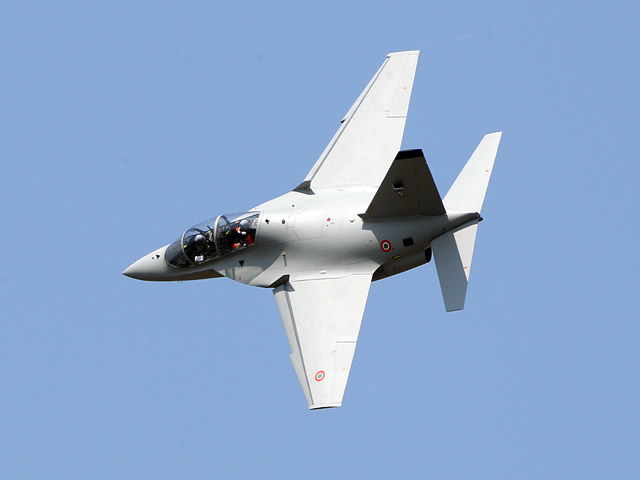 The Polish Ministry of Defence has chosen the M-346 trainer aircraft produced by Alenia Aermacchi, a Finmeccanica company, and its ground-based training system to train its Air Force pilots.