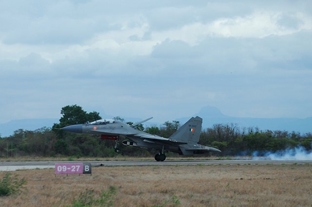 Indi Su 30MKI achieved successful maiden flight with a BrahMos missile 640 001