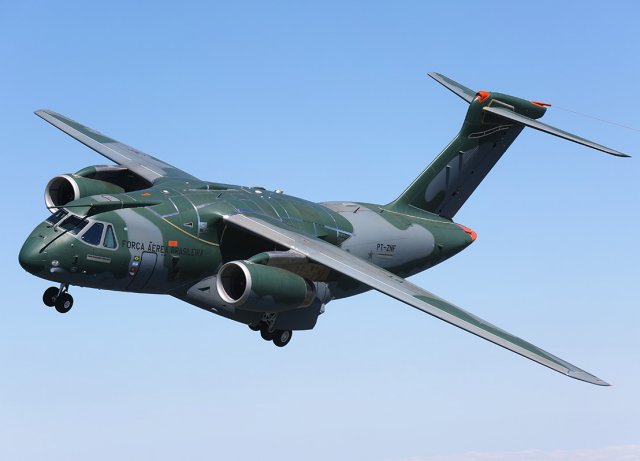 The new multi-mission military transport and tanker jet, the KC-390, concluded this week a successful 40-day demonstration tour. During this tour it flew over 19 countries and was presented to nine nations in Europe, Africa, Asia and Oceania. In total, 130 flawless flight hours were recorded, including several demonstration flights with representatives of potential operators. 