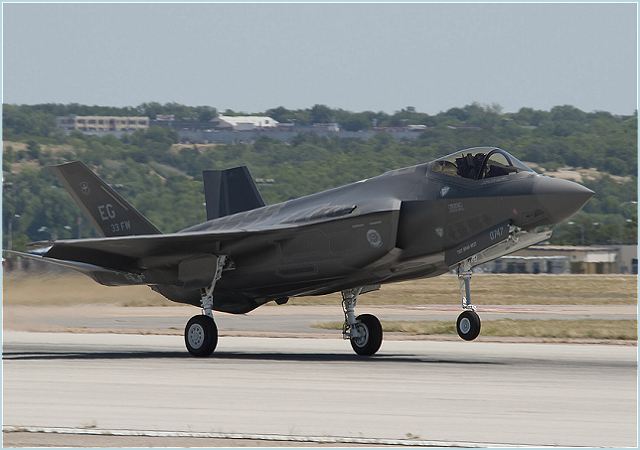 The Japanese government made a formal decision on Tuesday to choose the F-35 stealth jet, which is being developed by the United States and eight other countries, as the country's next-generation fighter jets. The Security Council of Japan, presided over by Prime Minister Yoshihiko Noda, made the final decision by taking into consideration the key factors including the aircraft's performance and cost, according to government officials.