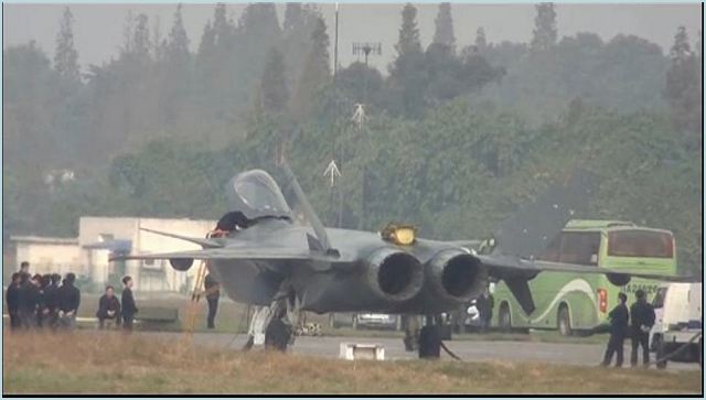China continues flying test with its new generation of stealth fighter aircraft J-20. Some pictures unveiled on the web site of the Chinese press agency Xinhuanet show the J-20 which will be ready to take-off. 