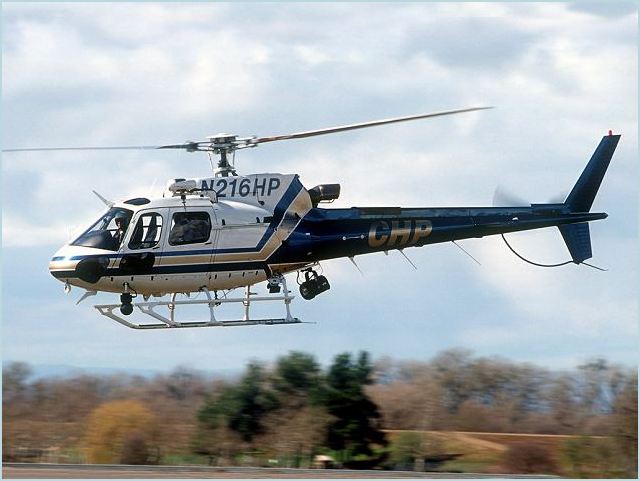 The first is the AS350 B3, capable of performing a wide range of public safety and SAR missions thanks to its durability, speed and excellent visibility. Its unobstructed flat-floor cabin concept and low vibration level allow for the installation of infrared cameras, tactical consoles and other various next-generation equipment.
