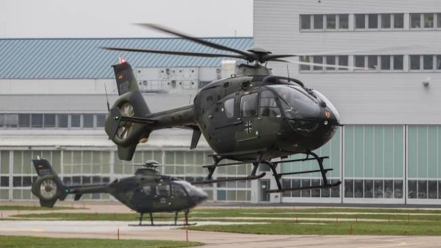 Airbus Helicopters has won the support contract to maintain, overhaul and ensure the availability of the German Army Aviation School’s fleet of EC135 training helicopters. This extends the existing contract, signed in 2005, by a further seven years. 