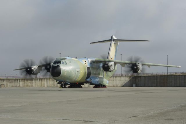 The first Airbus A400M new generation airlifter for the German Air Force has begun final tests towards its delivery. The four engines on the aircraft, known as MSN18, were successfully run simultaneously for the first time on 28 September at the Airbus Defence and Space Final Assembly Line in Seville, Spain.