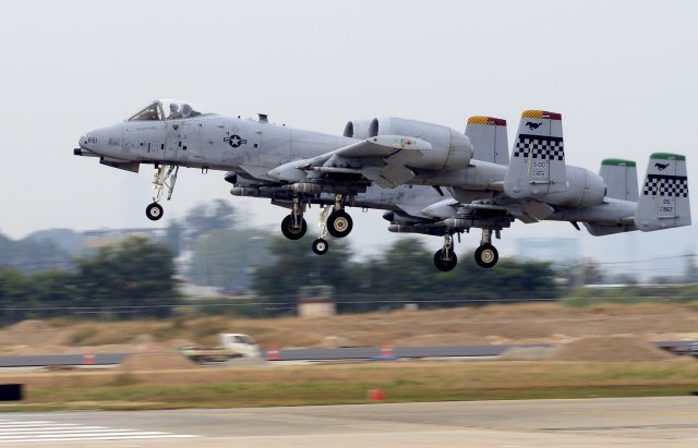 US to deploy more military aircraft in the Philippines 640 001