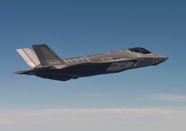 Japan first F 35A fighter jet made its maiden flight 640 001