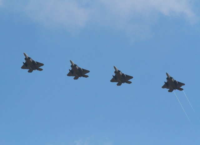 US Air Force flies four F 22 Raptor fighter jets over South Korea 640 001