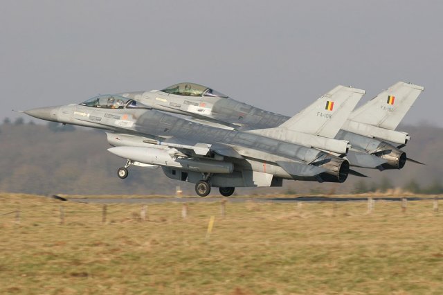 Belgian F 16s about to start raids against IS targets in Syria and Iraq 640 001