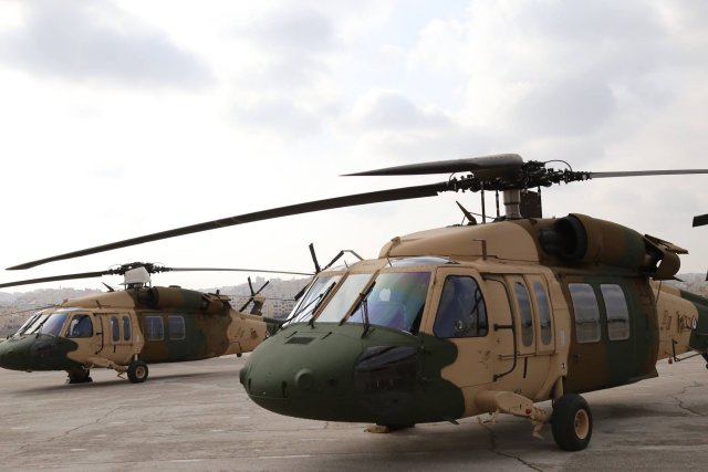 Jordan receives 8 Black Hawk helicopters from US to help in fight against ISIS 640 001