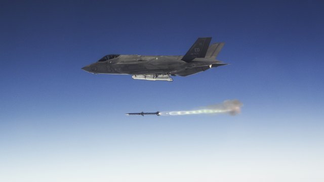 F 35 test pilots complete Weapons Delivery Accuracy flight trials 640 001