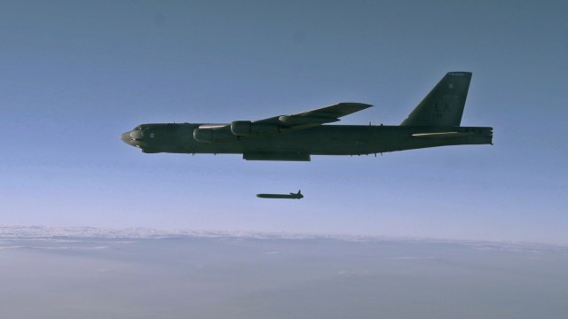 USAF B 52H bomber successfully test launched AGM 86B nuclear cruise missile 640 001