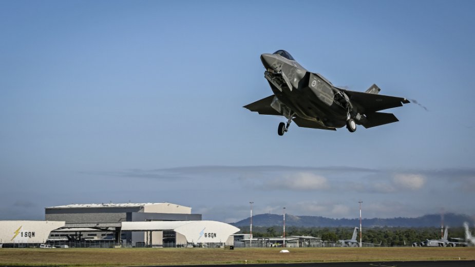 RAAF receives first F35Amobile mission system facility 001