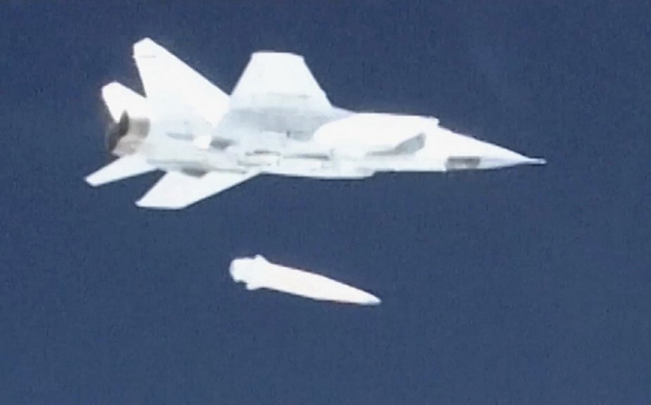 Russia conducts successful test aunch of Kinzhal hypersonic missile 001