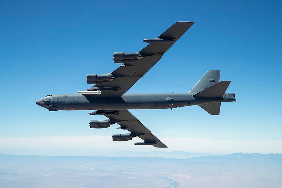 US Air Force conducts new captive carry test of hypersonic missile on B 52H bomber aircraft 925 001