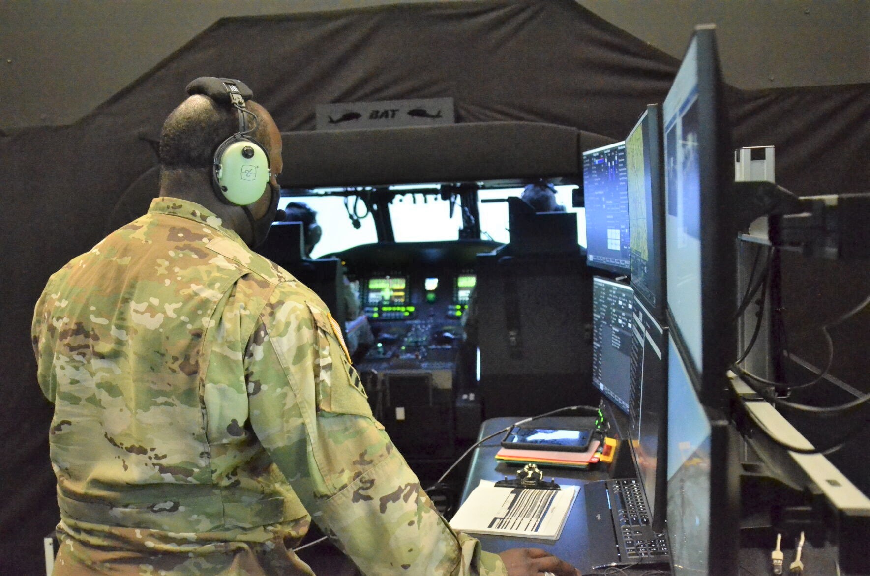 Screaming Eagles take flight in cutting edge UH 60 Black Hawk simulator