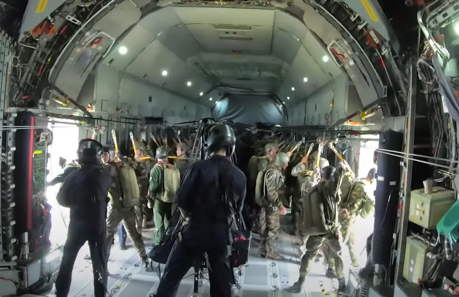 French A400M can now drop paratroopers through both doors 01