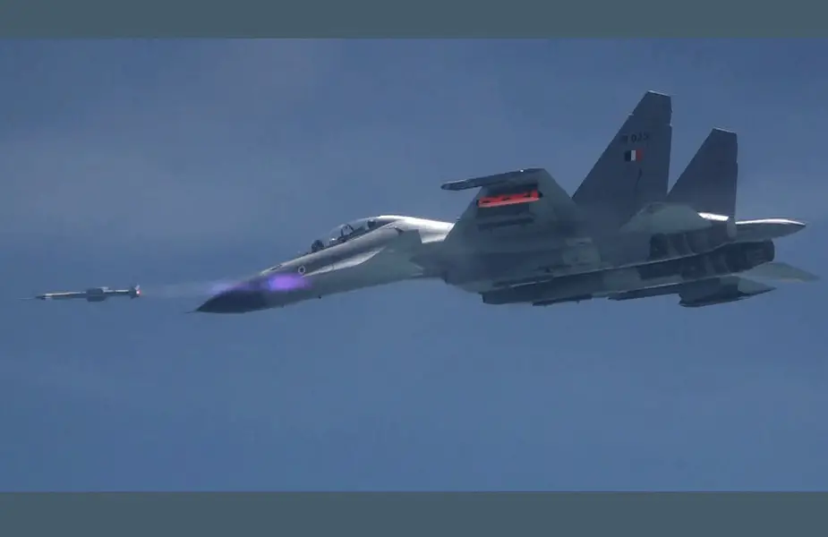 India adapts Astra missile to Su 30MKI fighter jet 01