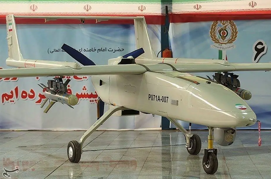 إيران تعرض طائرات بدون طيار في منتدى الجيش 01