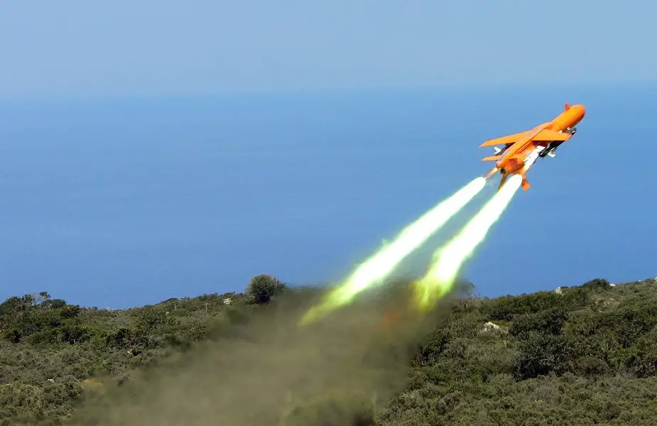New V2 version of Leonardo Mirach 100 5 target drone secures first customer 01