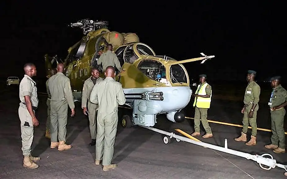 Armée Malienne / Armed and Security Forces of Mali - Page 17 Mali_army_gets_Mi-24_Hind_combat_helicopters_from_Russia_1