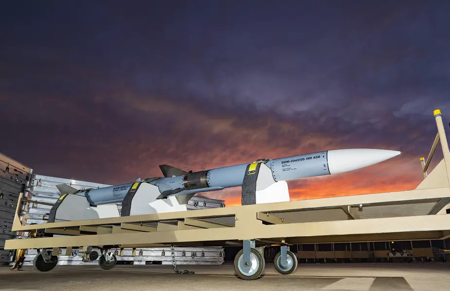 تمنح القوات الجوية الأمريكية شركة Raytheon Missiles Defense 972 مليونًا مقابل صواريخ AMRAAMs المطورة