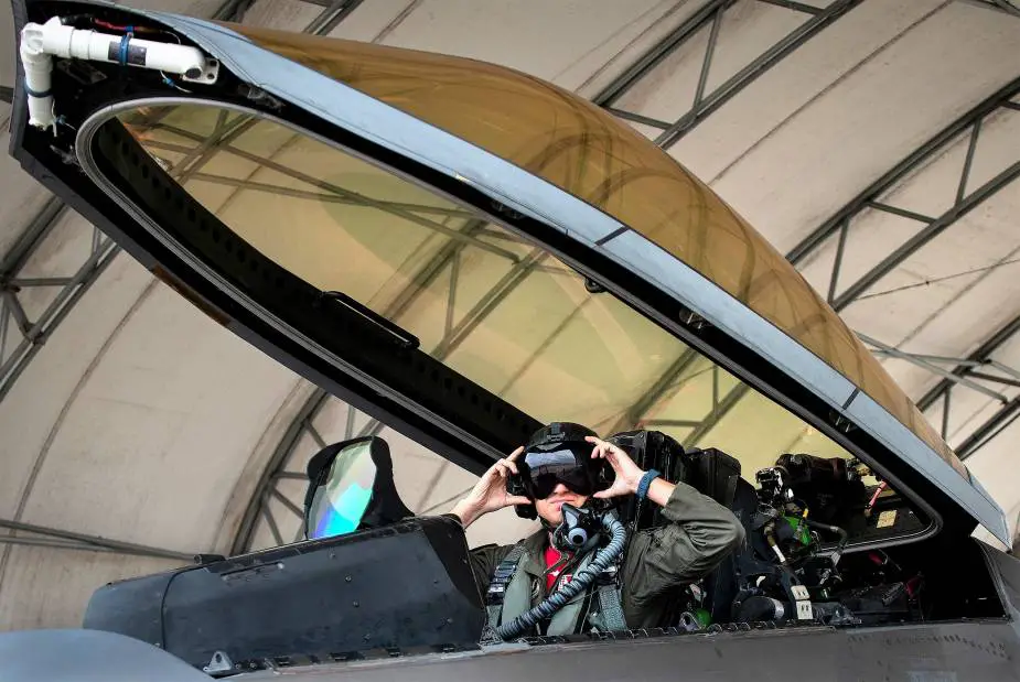 US Air Force F 22A Raptor pilots test next gen helmet 1
